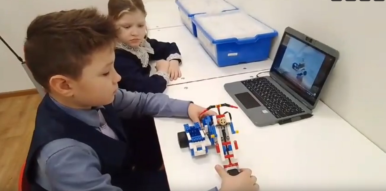 Занятия по Lego-конструированию.